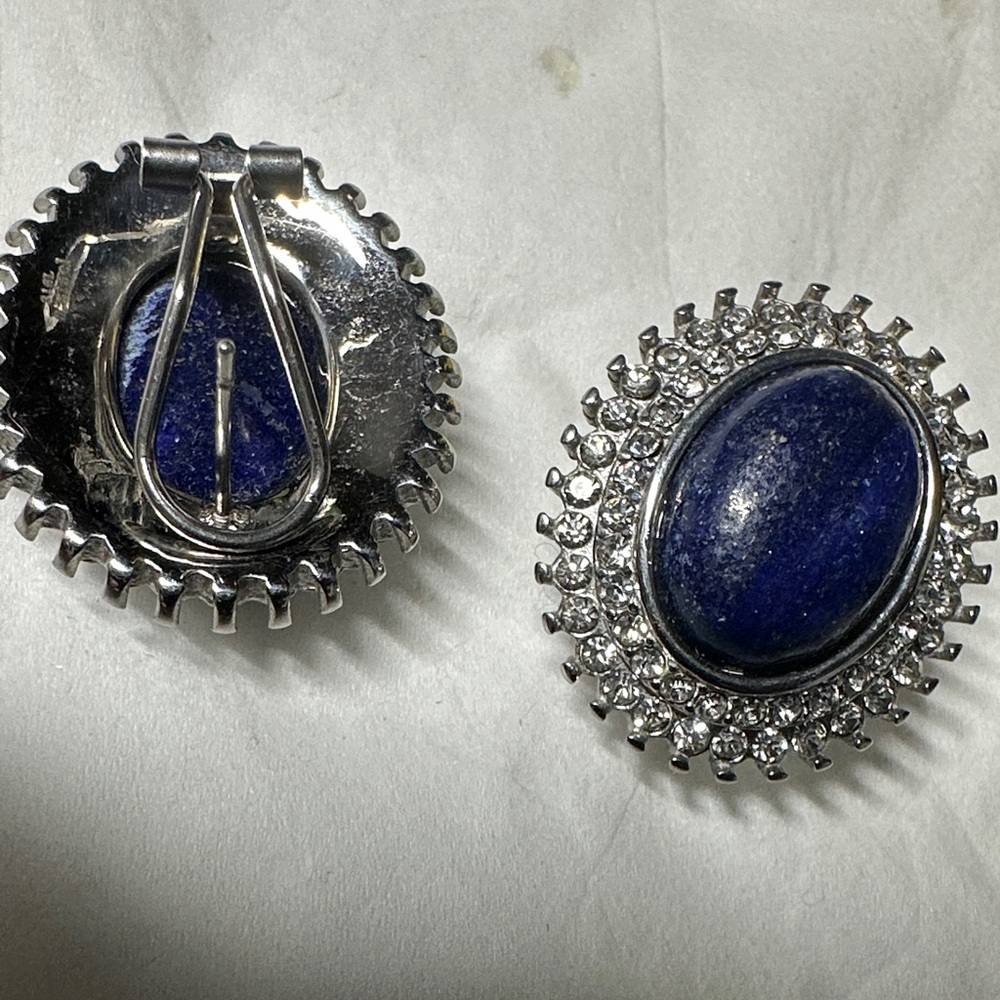 This is a pair of vintage silver-tone lapis lazuli cuff links - Picture 6 of 15